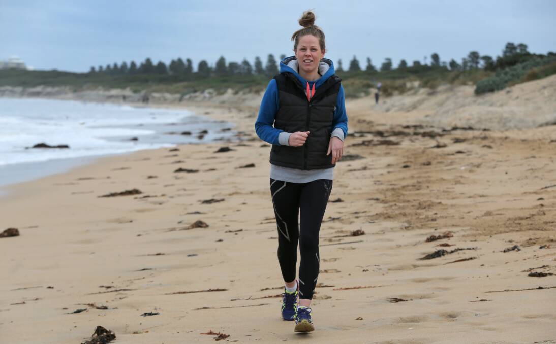 Former Warrnambool runner Jess Hogg is set to run the Melbourne Marathon in memory of her dad, Peter, who died in April. Picture: Rob Gunstone.