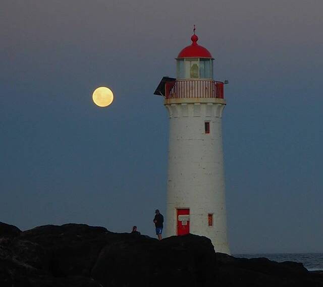 PIC OF THE DAY: @iluka_dragon: Full moon rising. #fullmoon #risingmoon #moon #lighthouse #portfairy #portfairylighthouse #portfairylighthousewalk #beach #forlove #australia #visitvictoria #vic #warrnambool #griffithisland