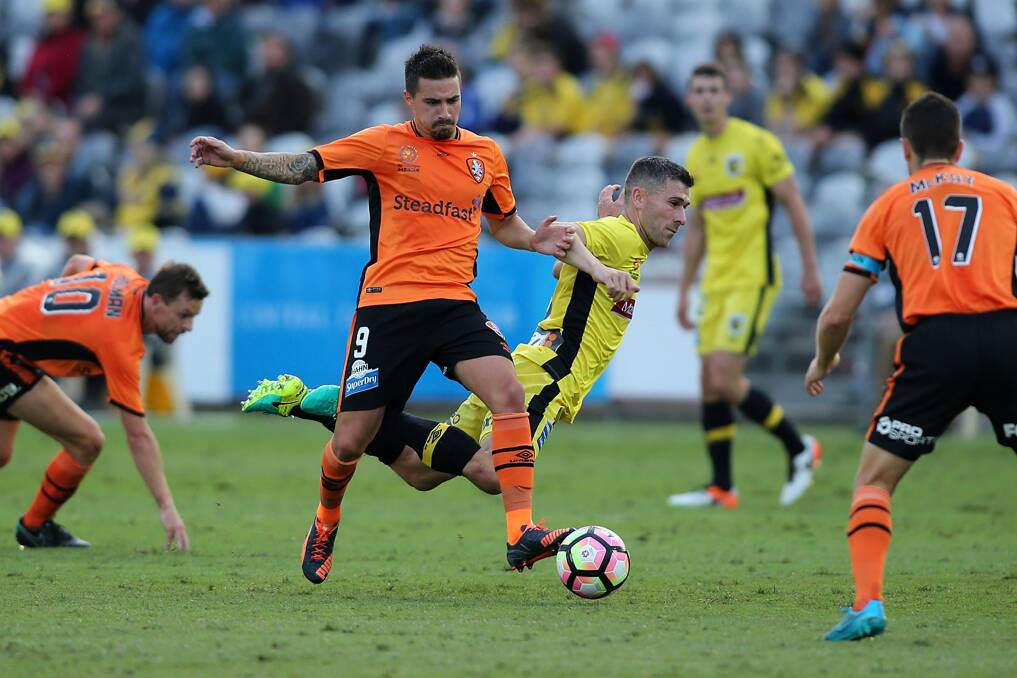 Highlights from the round three A-League match between Central Coast Mariners and Brisbane Roar at Central Coast Stadium on October 22. Photos: Tony Feder and Ashley Feder/Getty Images
