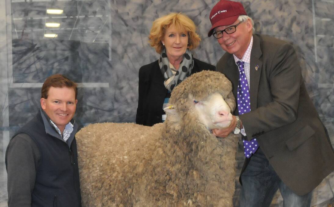 TOP QUALITY: Buyer Pat Millear (left), Willaura, receives the top ram from Sue and Graham Coddington, Yeoval, NSW. Picture: WAYNE JENKINS