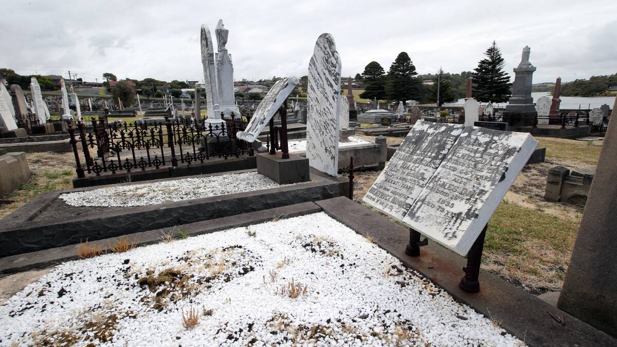 Ghost File #5: Seance in the Warrnambool cemetery