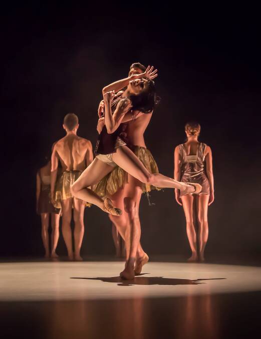 LET'S DANCE: Melbourne Ballet Company performs Divenire at the Portland Arts Centre on Wednesday.