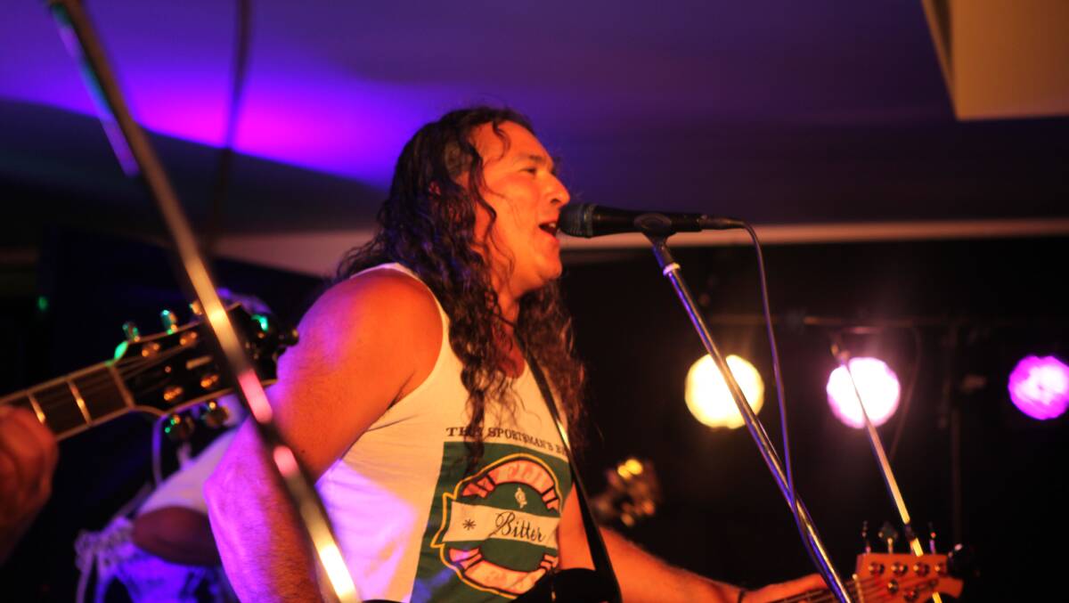 Nick How, formerly of The Motorvators, performs at the Royal Oak in Port Fairy on Friday night.