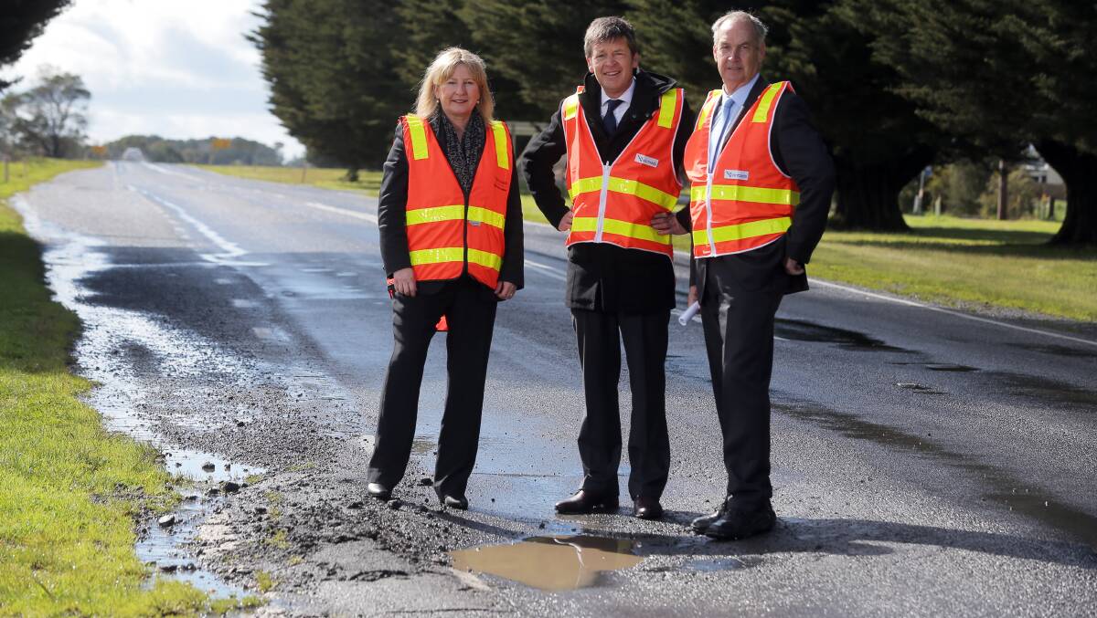 INSPECTION: Gayle Tierney, Minister for Roads and Road Safety Luke Donnellan, and MP James Purcell at the Hopkins Highway in Ellerslie in 2016. Picture: Rob Gunstone