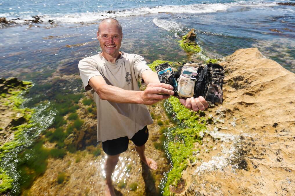 FOUND: Scuba diver Christopher Rantall has found a purse under the sea near the breakwater he believes was lost over a decade ago. Picture: Morgan Hancock