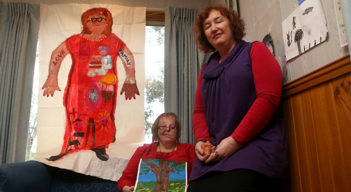 Art therapy: Palliative care patient Louise Hoy finds healing in art thanks to the support of art therapist Wendy Lever. Photo: Amy Paton