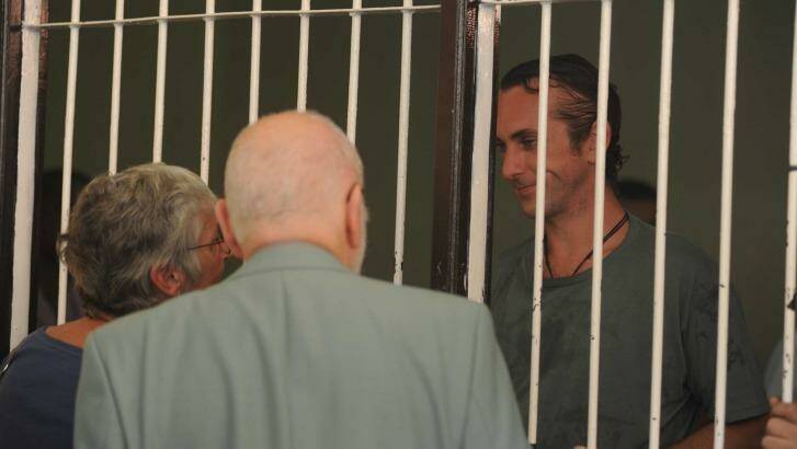 David Taylor speaks with his parents from his holding cell at Denpasar District Court on Tuesday. Photo: Alan Putra