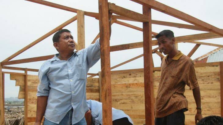 Building barracks in Aceh as temporary accommodation