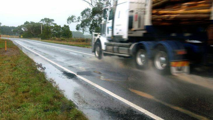 Ute driver dies after trailer detaches from truck and veers onto opposite side of road 