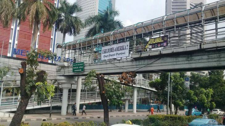 A banner in Jakarta saying: "Expel the American ambassador from our land" erected over major Jakarta thoroughfare on Monday morning. It was later removed.