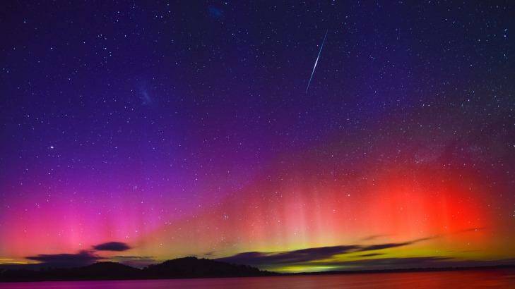 A stunning picture of Aurora Australis captured at Cairn Curran Reservoir in central Victoria by Bendigo photographer Noni Hyett.  Photo: Noni Hyett