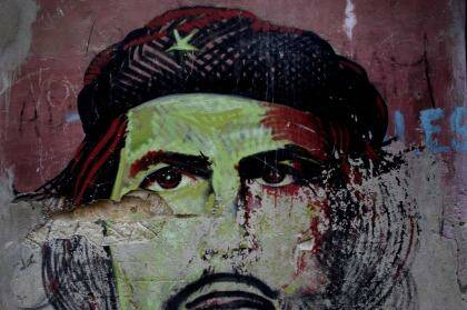 A Che Guevara painting on a house in Havana: The memory of socialism is quickly fading as US companies are gearing up to conquer the island nation.