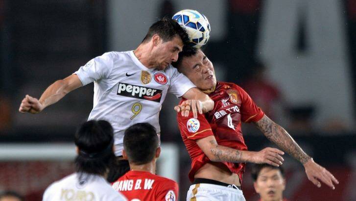 The Wanderers battle for the ball against Guangzhou Evergrande. Photo: STR