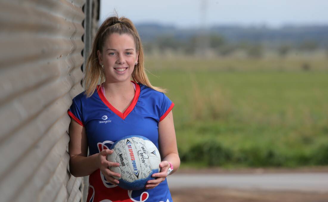 Jacqui Arundell will be playing in goals for the Bloods alongside her sister and coach Aimee. 