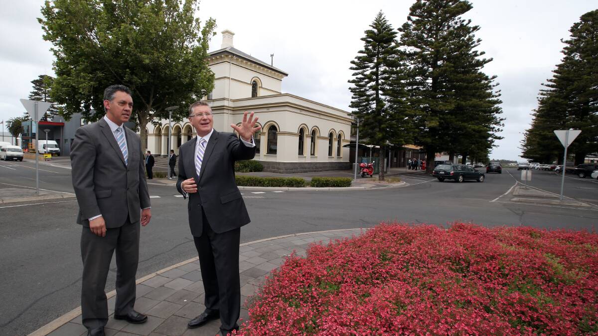 Premier Denis Napthine and Warrnambool mayor Michael Neoh announcing the upgrade on November 14. 