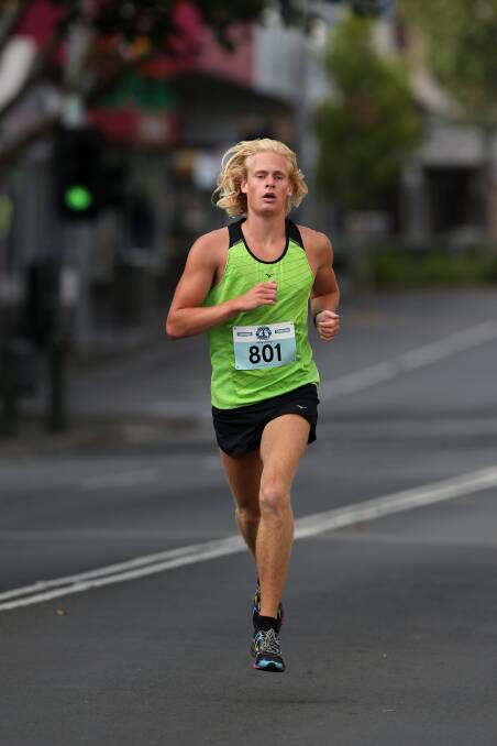 Ballarat's Jesse Fullerton on his way to Surf "T" Surf 6km run victory. Picture: DAMIAN WHITE 