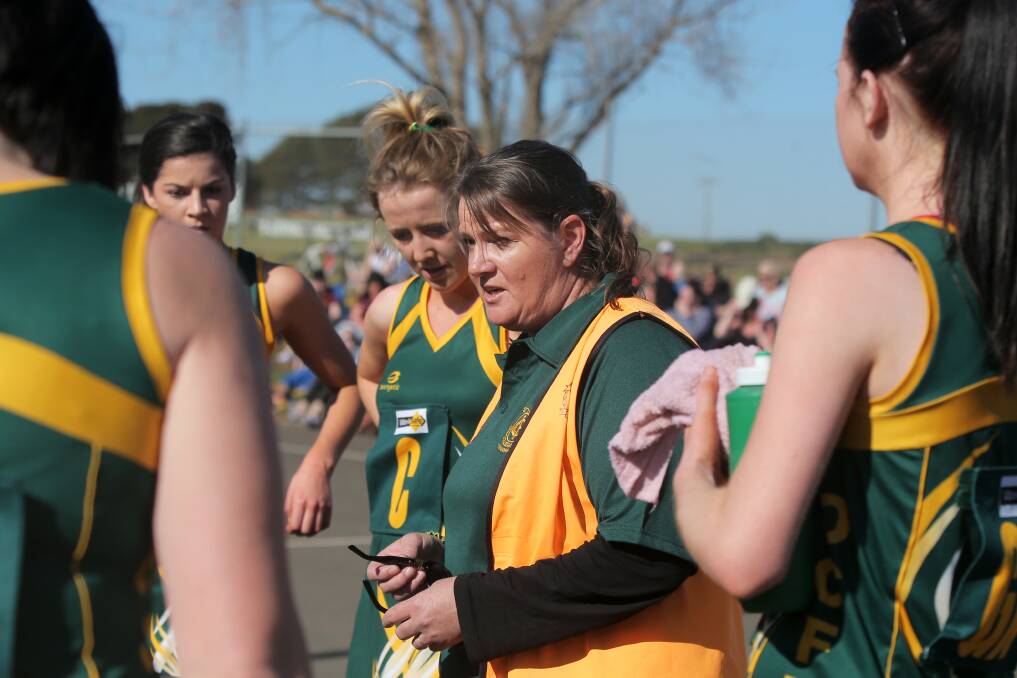 Warriors coach Lisa Arundell (centre) in the huddle. 140906RG59 Picture: ROB GUNSTONE