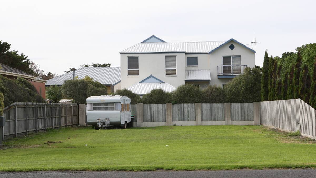 Moyne Shire has approved a permit to build on this low-lying lot in Ritchie Street, Port Fairy — against the recommendation of planning officers. 