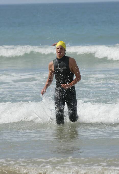Peter Luke winning the Warrnambool Bay Swim in 2004. 040208AM15 