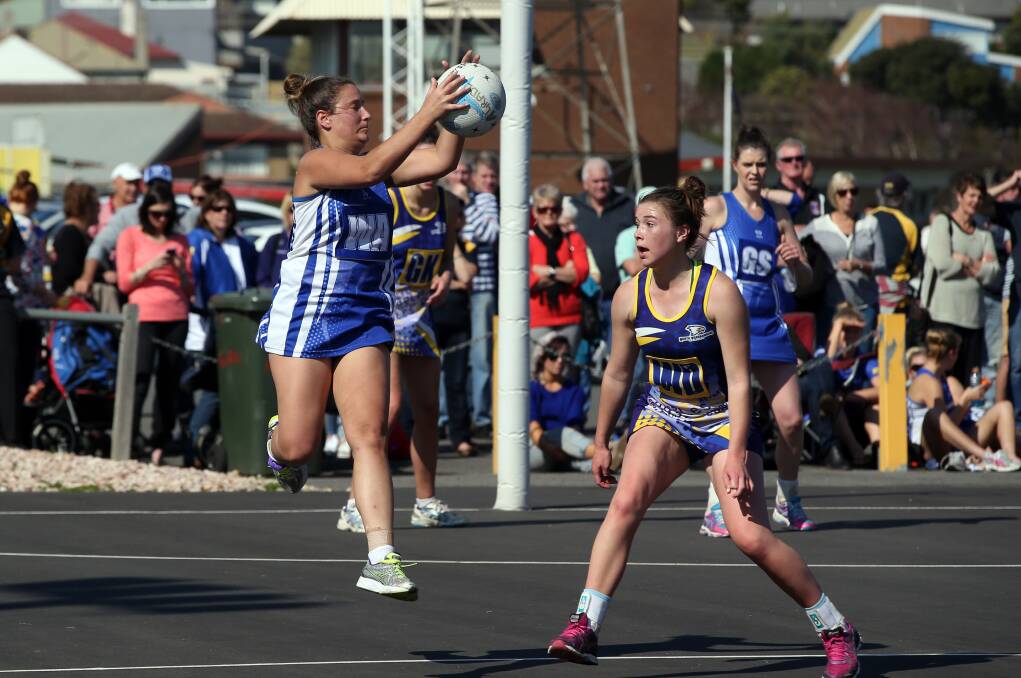 Kangaroo Renae Beks claims possession as North’s Kate O’Meara stands her ground.140830DW60