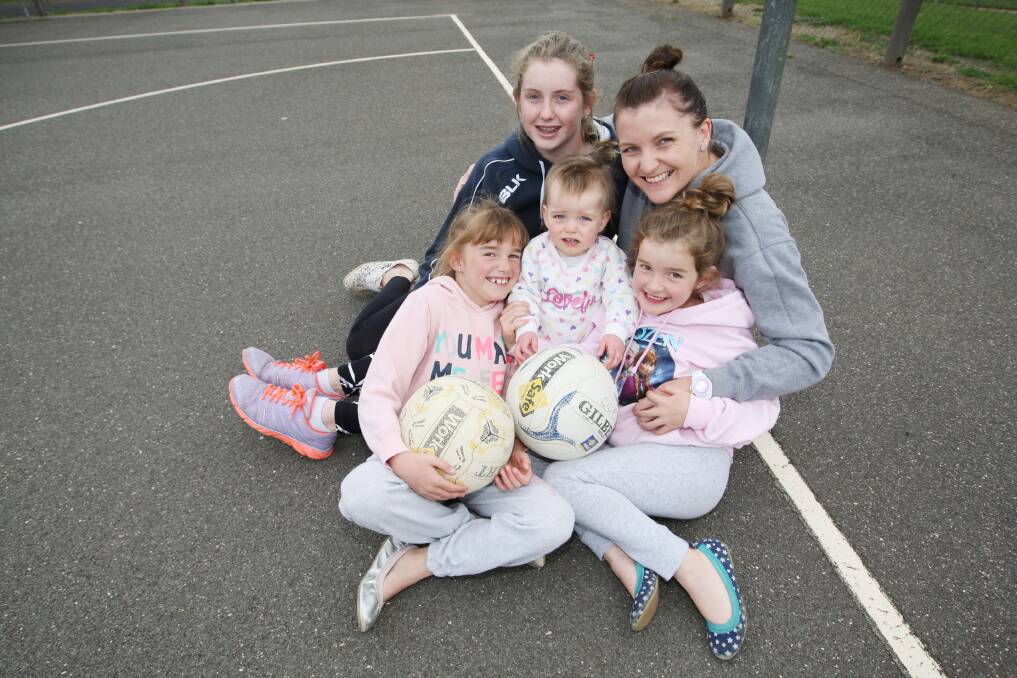 Old Collegians netballer Sara Lenehan, with children Chelsea,13, Olivia,7, Maddison, 1, and Paige, 6.     
150417AM21 Picture: ANGELA MILNE