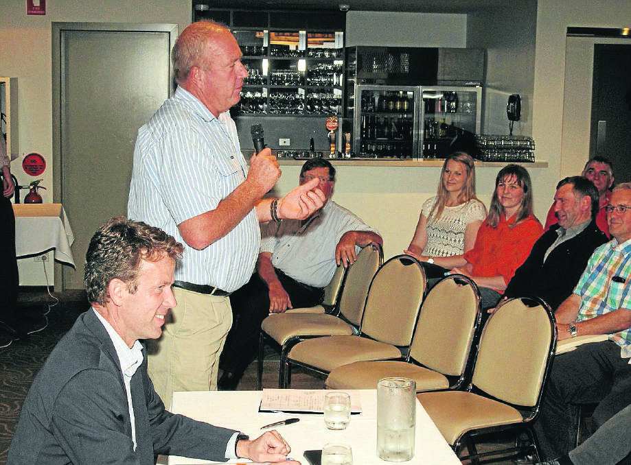 Dairy Farmers Australia president Noel Campbell addresses a Warrnambool farmer meeting on foreign investment.211114EH03