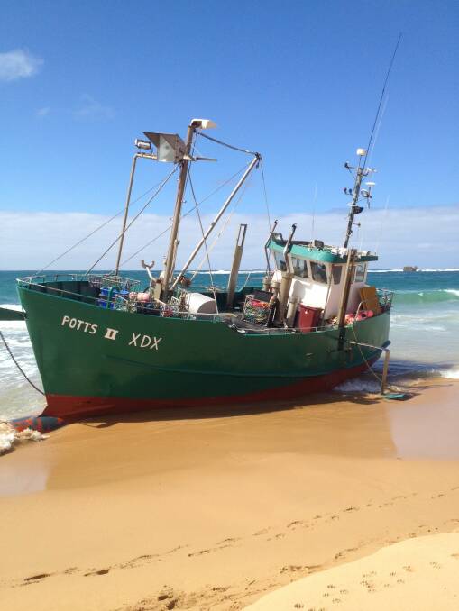 A fishing boat broke it's mooring and washed up on the beach at Peterborough earl this morning. Picture: STEVE CUMMING/SUPPLIED 