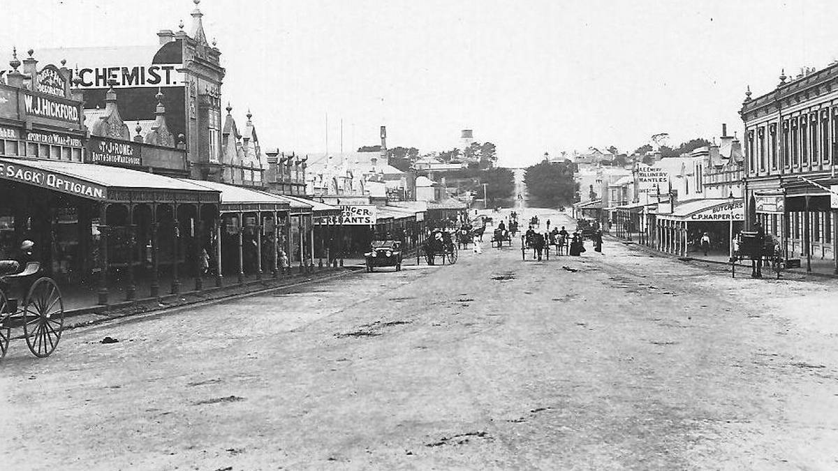 Liebig Street in 1910, or Liebeg as it was officially spelt until 1965. Source: Warrnambool & District Historical Society.