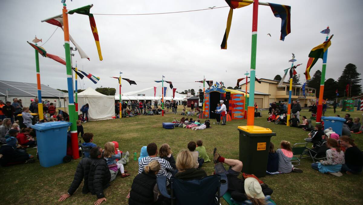 Watch some of the weekend's highlights around the Port Fairy Folk Festival, from buskers and street stalls to great food and brilliant musical acts.