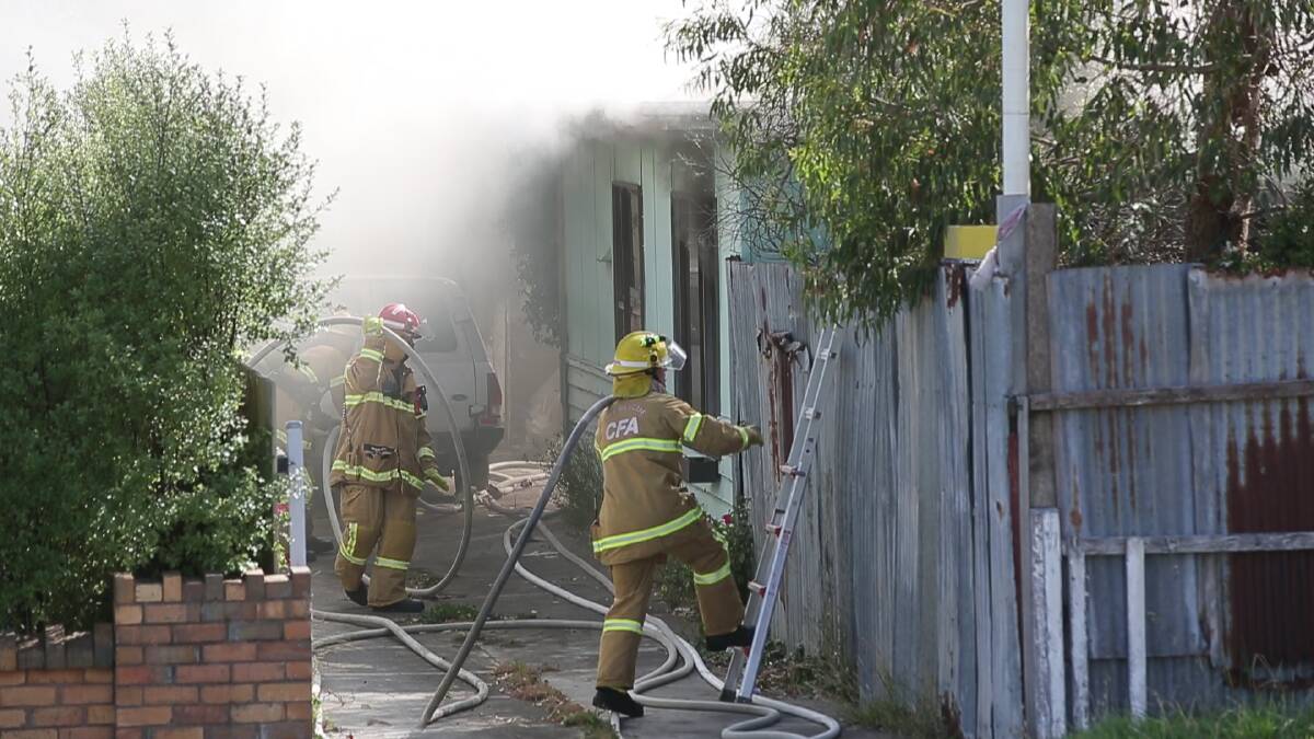 Neighbours evacuated as CFA attend Raglan Parade house fire | Video