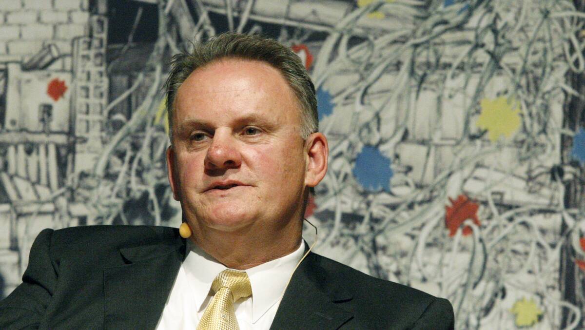 Former Labor leader Mark Latham said Premier Denis Napthine and Opposition Leader Daniel Andrews lacked much in the way of leadership with each side stumbling through minor scandals.