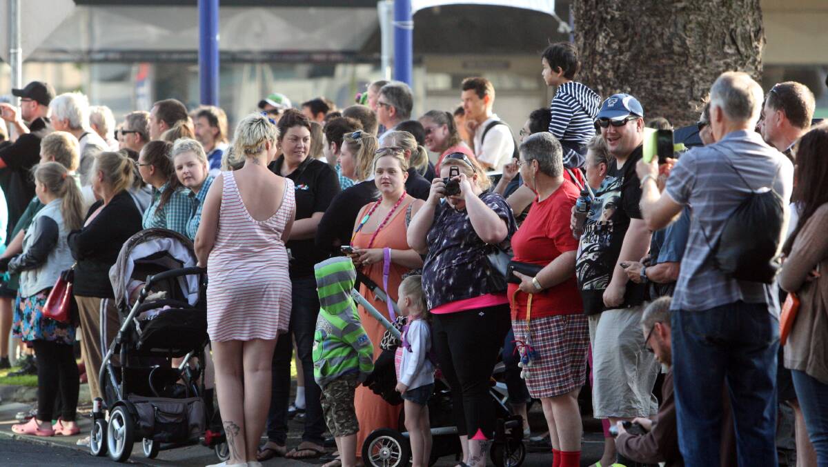 A large crowd gathered to watch the annual Undy 500 footrace. Picture: LEANNE PICKETT