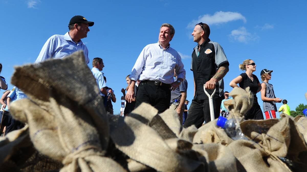 Premier Barry O'Farrell speaks to Wagga MP and sandbaggers in Wagga during the 2012 floods. Picture: Addison Hamilton/The Daily Advertiser