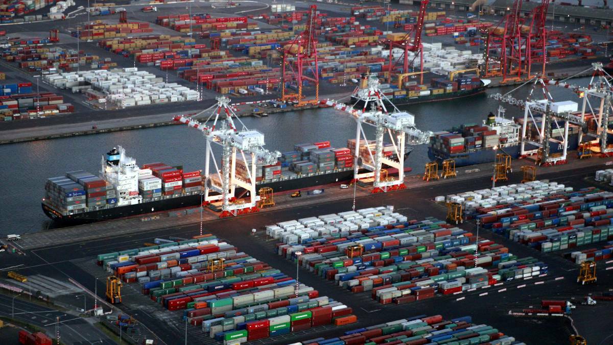 The state oposition will support the Port of Melbourne lease deal. 