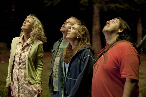 Blythe Danner, Simon Pegg, Kristen Wiig and Nick Frost look to the stars in  Paul .