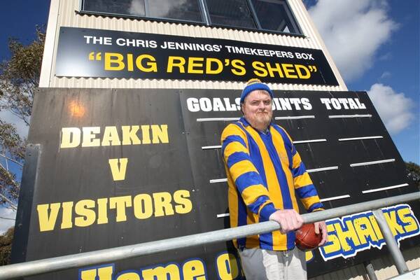 Deakin University football supporter Chris Jennings has lost his battle with bowel cancer, aged 47.