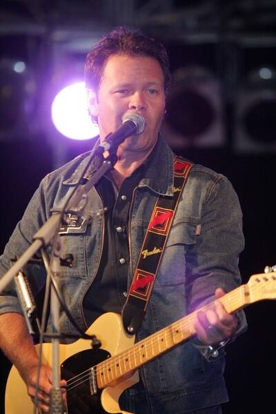 Country Troy Cassar-Daley is on his way tot he Port Fairy Folkie