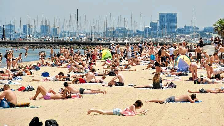 Crowds have flocked to St Kilda Beach as the temperature soars.