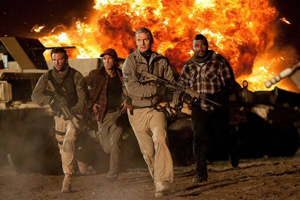 Face, Murdoch, Hannibal and BA are too cool to look back at explosions in  The A-Team .