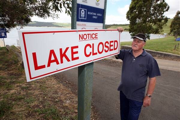 Lake Bullen Merri is still off limits after an algal outrbreak earlier this month.
