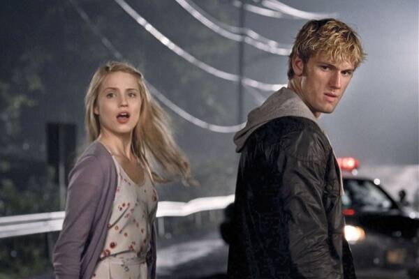 Dianna Agron and Alex Pettyfer are the doe-eyed couple in  I Am Number Four .