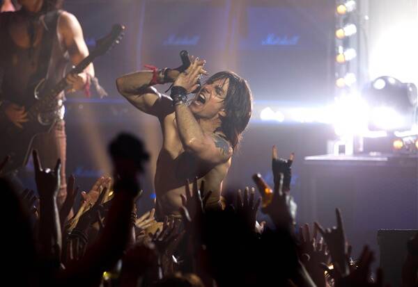 Tom Cruise gets in touch with his inner Axl Rose as Stacee Jaxx in 