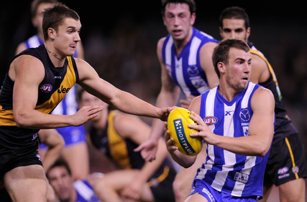 Ben Cunnington in action for North Melbourne.