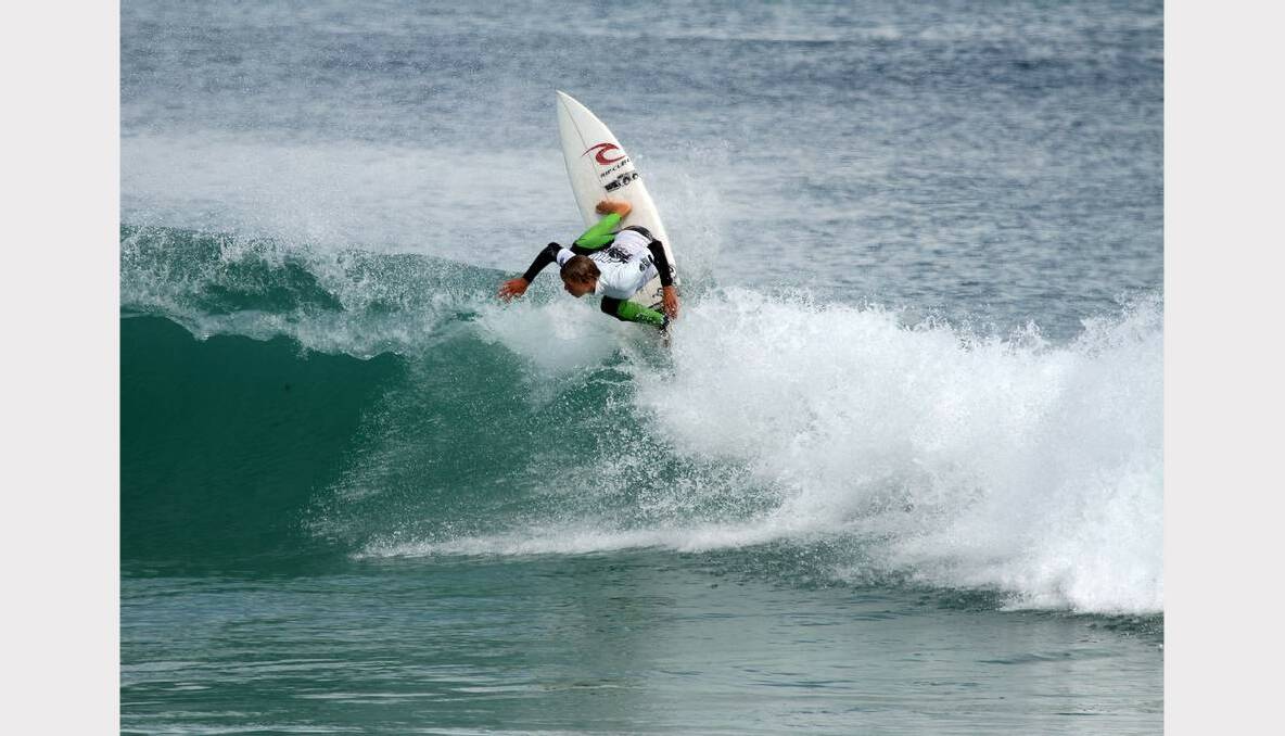 Jacob Willcox showed his class by scoring the only perfect 10 point ride on his way to helping Margaret River Senior High to its seventh straight Champion School Title at Trigg Beach. Picture: Surfing WA/Woolacott.