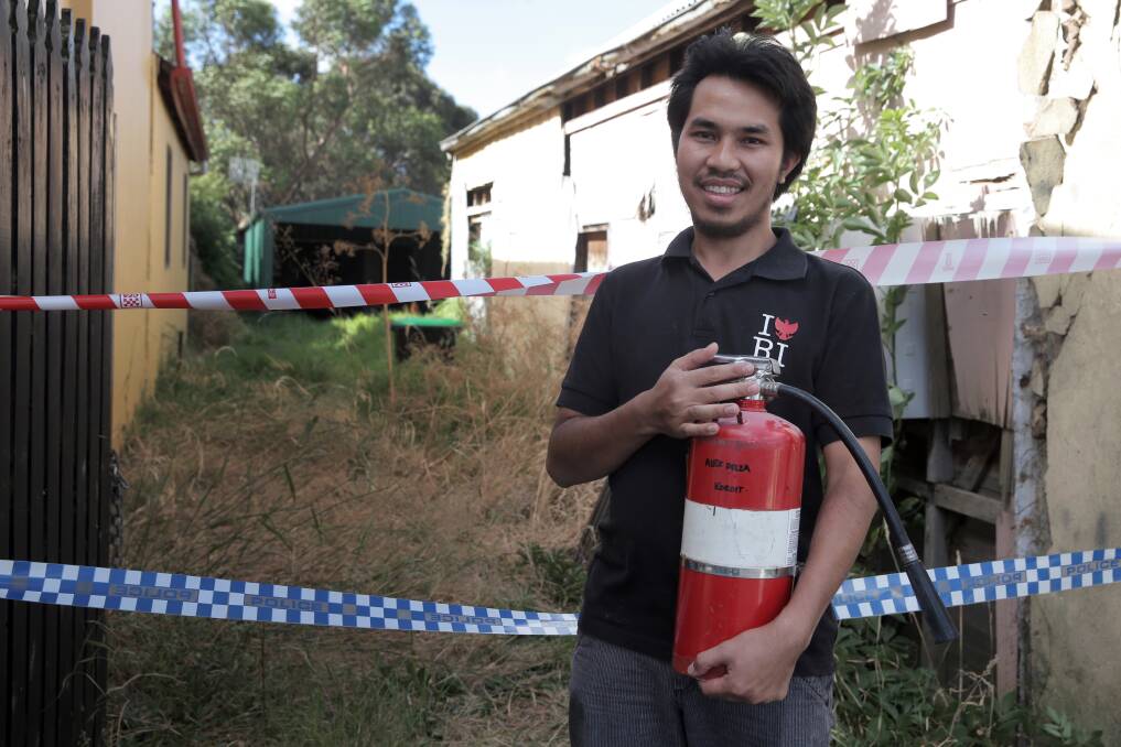 Koroit chef Alex Hutabarat yesterday stopped a fire that started next door to his workplace from taking hold.