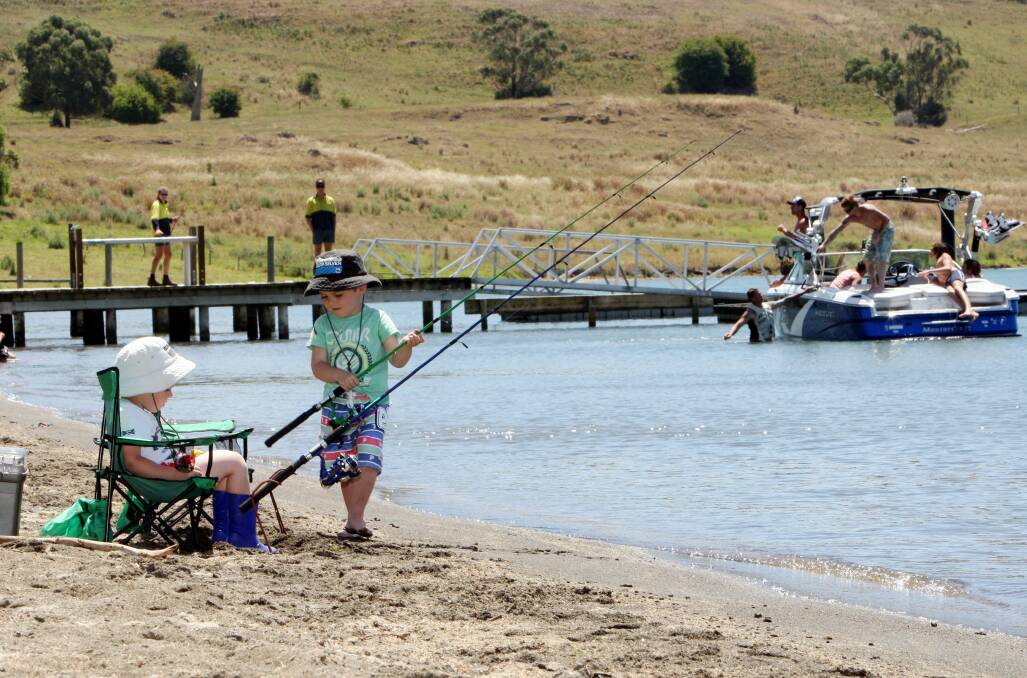 Three-year-old Melbourne twins Joel and Kai Walters are too young to read the signs but other Lake Bullen Merri users are risking their health by ignoring warnings the lake is carrying potentially harmful levels of blue-green algae.