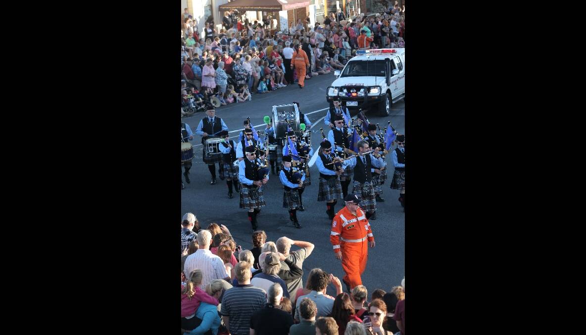 The Warrnambool Pipe Band marches along the packed streets of Port Fairy. 131231AS39 Picture: AARON SAWALL