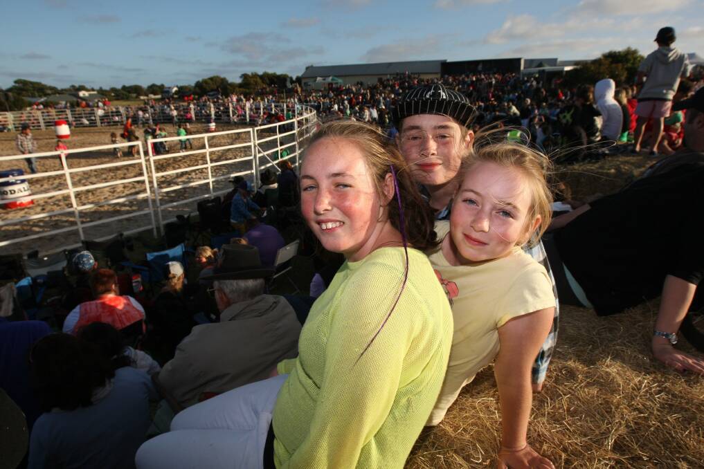 About 2000 people saddled up for Port Fairy’s first rodeo in two decades on Saturday night.