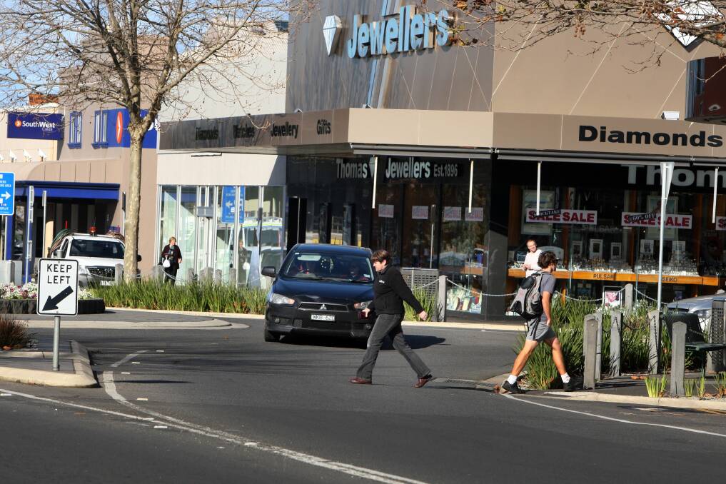 A trial of pedestrian crossings in Warrnambool's CBD has been met with a harsh public reaction and civic leaders in Gippsland say the idea failed in Warragul.