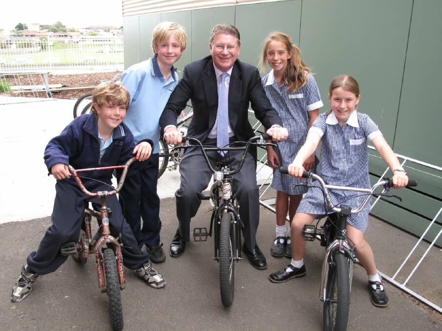 Merrivale Primary School pupils Dylan Thiel, 11, Byron Murray, 11, Member for South West Coast Denis Napthine, Jennifer Netherway, 11, and Wren Wood, 10.